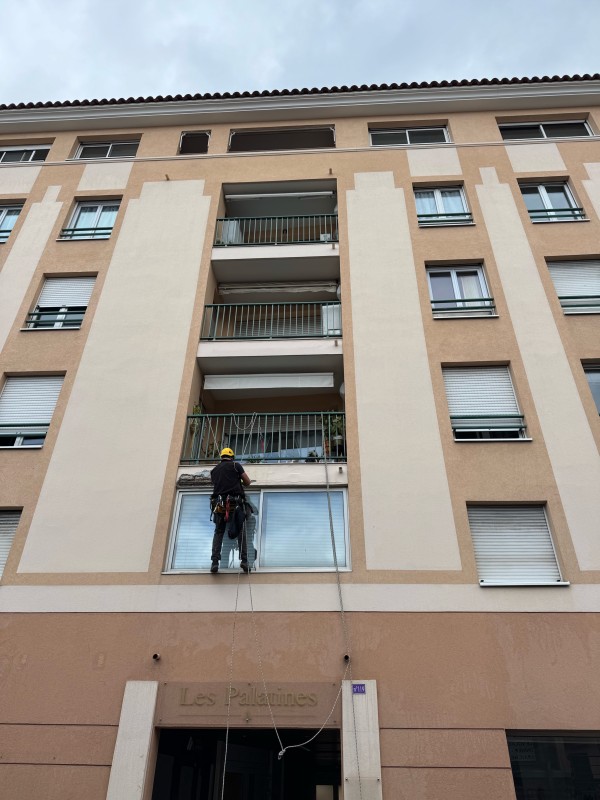 Travaux de maçonnerie pour une résidence à Saint Raphaël dans le Var pour un syndic de copropriété.