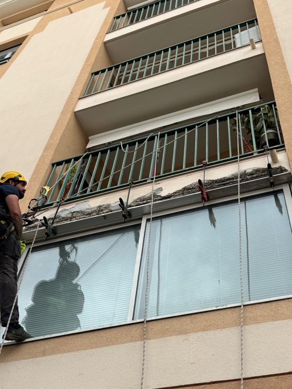 Travaux de maçonnerie pour une résidence à Saint Raphaël dans le Var pour un syndic de copropriété.
